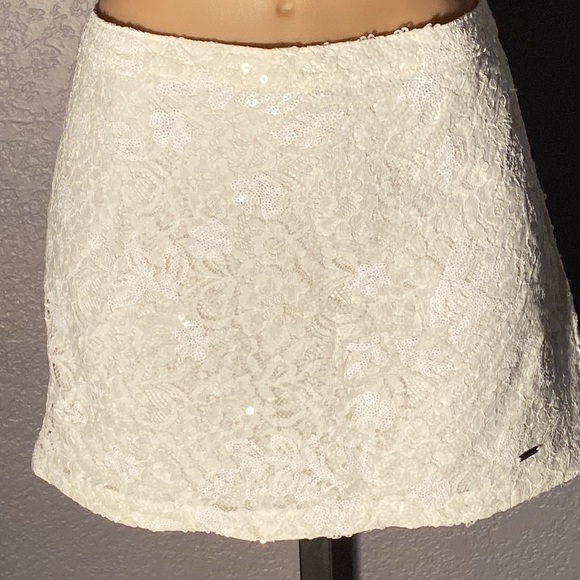HOLLISTER - NWT - skirt: white sequin overlay mini w elastic waist & lining - L - Picture 2 of 16